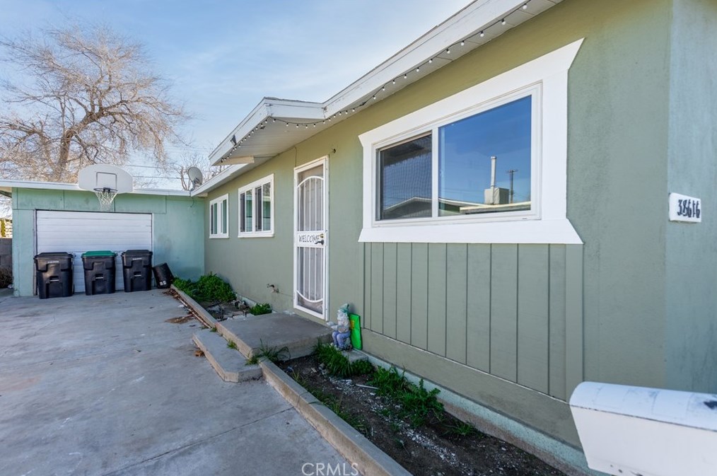 38616 3rd St, Palmdale, CA 93550-3702