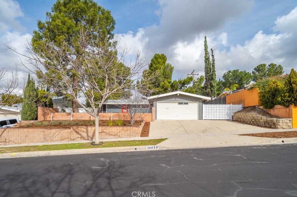 18825 Felbridge St, Santa Clarita, CA 91351