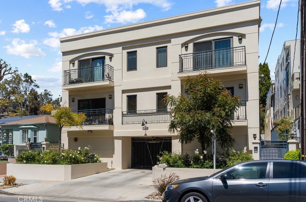 11855 Laurelwood Dr #4, North Hollywood, CA 91604