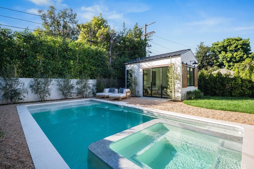 4243 Beeman Ave, North Hollywood CA  91604-1519 exterior