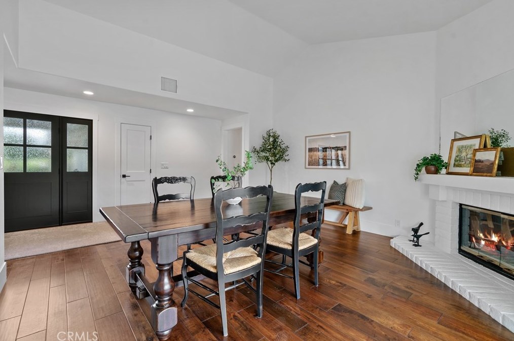 1810 Via Latina Dr, Camarillo CA  93012-8826 exterior