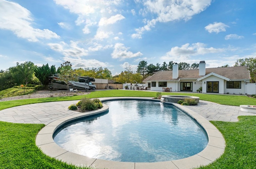 1810 Via Latina Dr, Camarillo CA  93012-8826 exterior