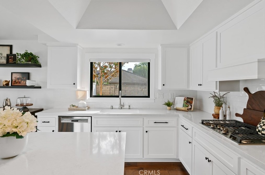 1810 Via Latina Dr, Camarillo CA  93012-8826 exterior