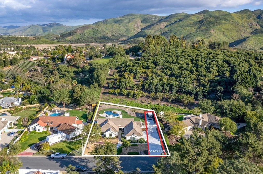 1810 Via Latina Dr, Camarillo CA  93012-8826 exterior