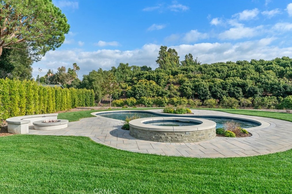 1810 Via Latina Dr, Camarillo CA  93012-8826 exterior