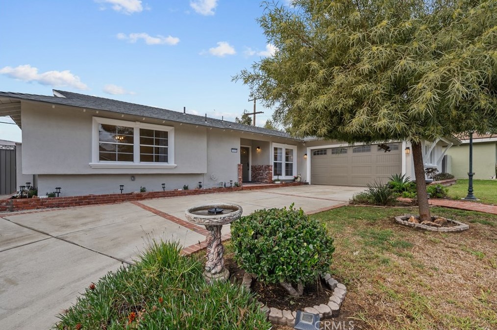 23565 Palomino Dr, Pomona, CA 91765-1609