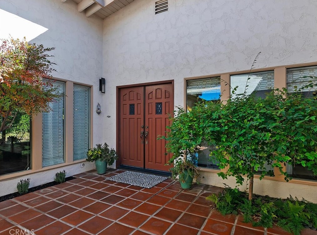 19064 Tina Pl, Los Angeles, CA 91356-5035