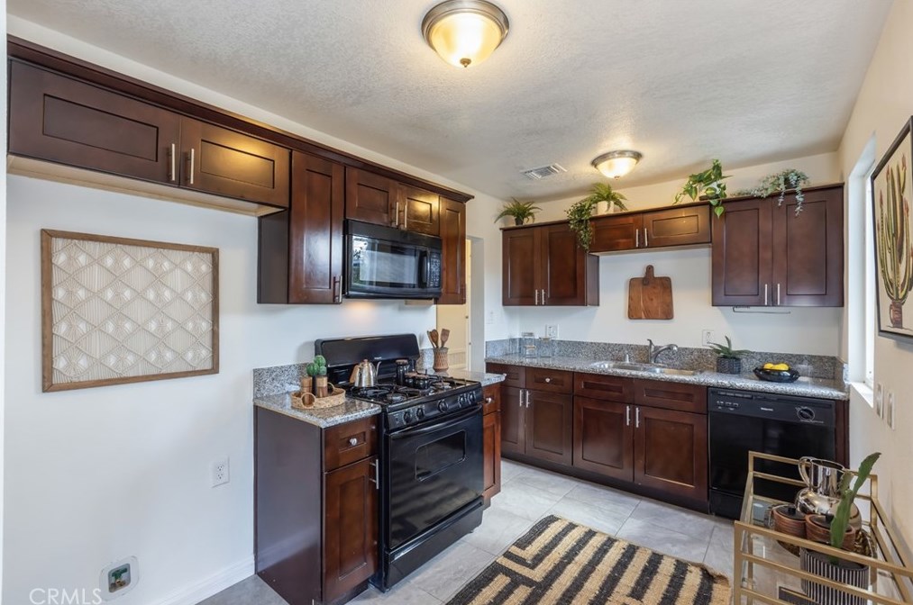 14300 Parthenia St, Van Nuys CA  91402-3209 exterior