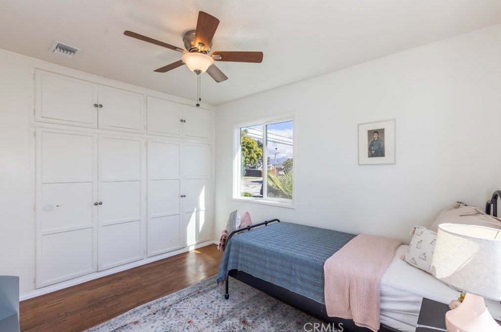 14300 Parthenia St, Van Nuys CA  91402-3209 exterior