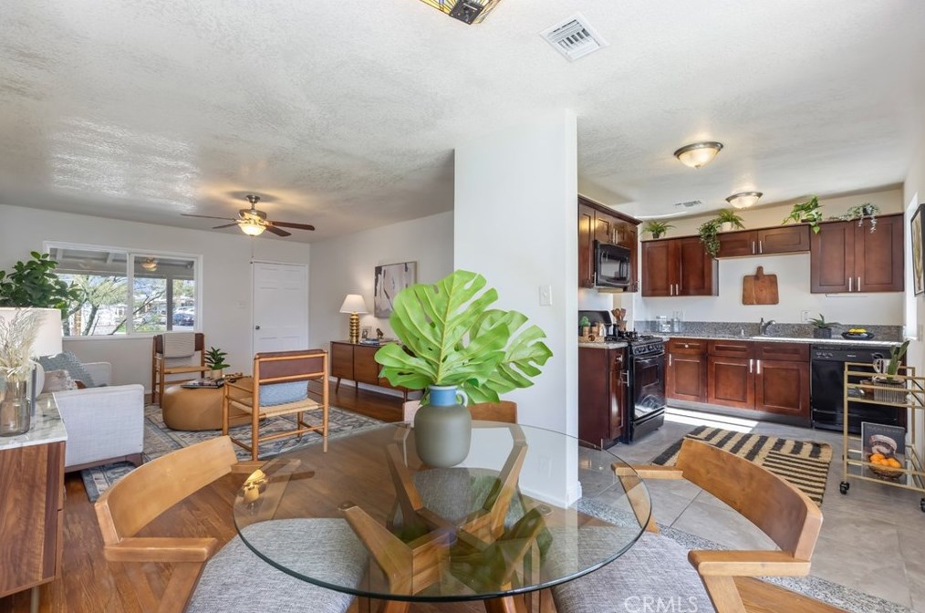 14300 Parthenia St, Van Nuys CA  91402-3209 exterior