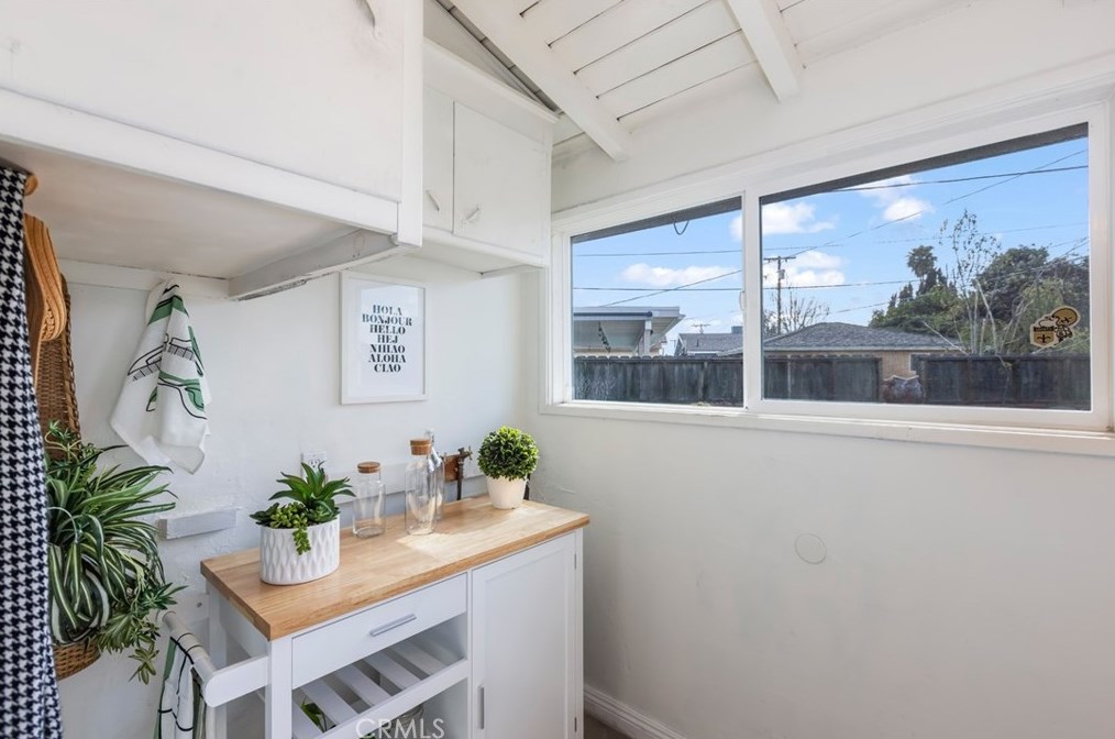 14300 Parthenia St, Van Nuys CA  91402-3209 exterior