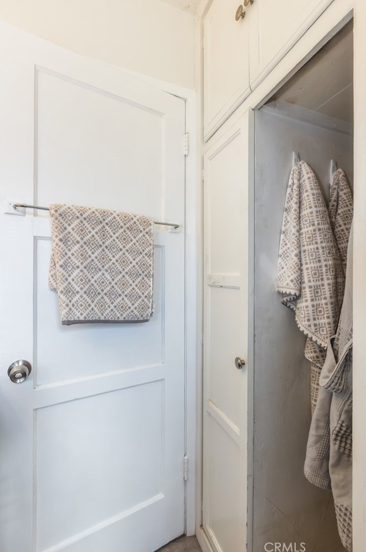 14300 Parthenia St, Van Nuys CA  91402-3209 exterior