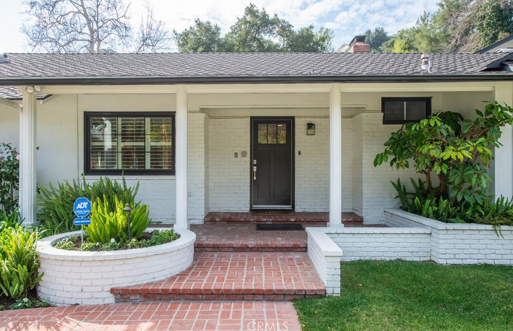 3915 Hayvenhurst Ave, Van Nuys, CA 91436-3862