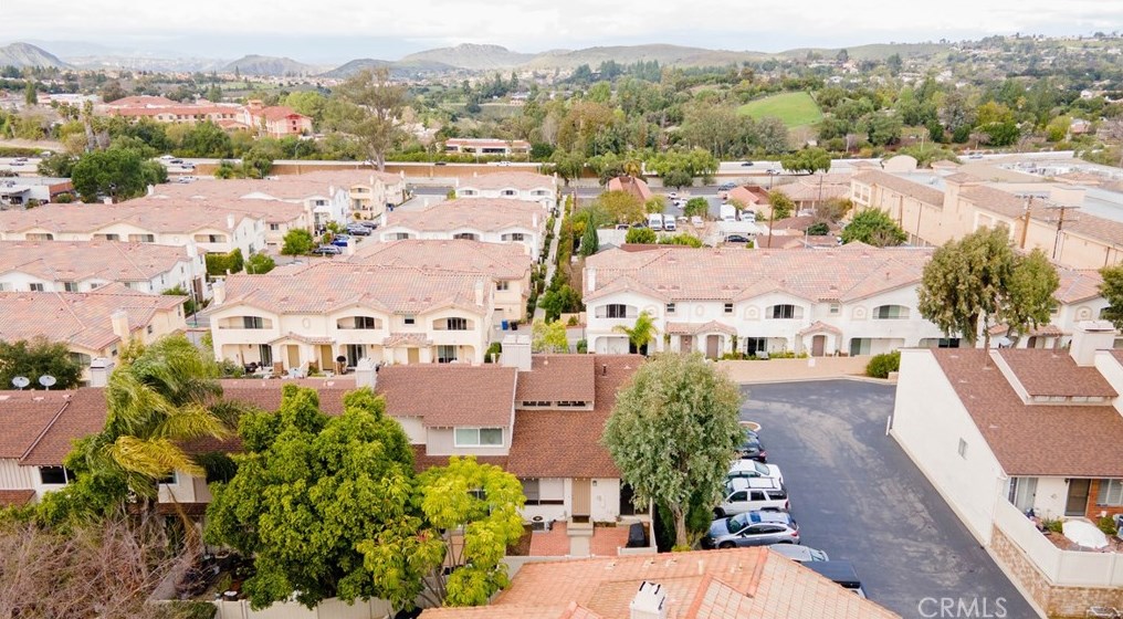 1209 Ramona Dr, Thousand Oaks CA  91320-3534 exterior