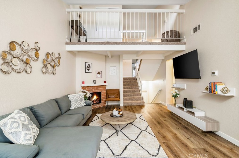 1209 Ramona Dr, Thousand Oaks CA  91320-3534 exterior
