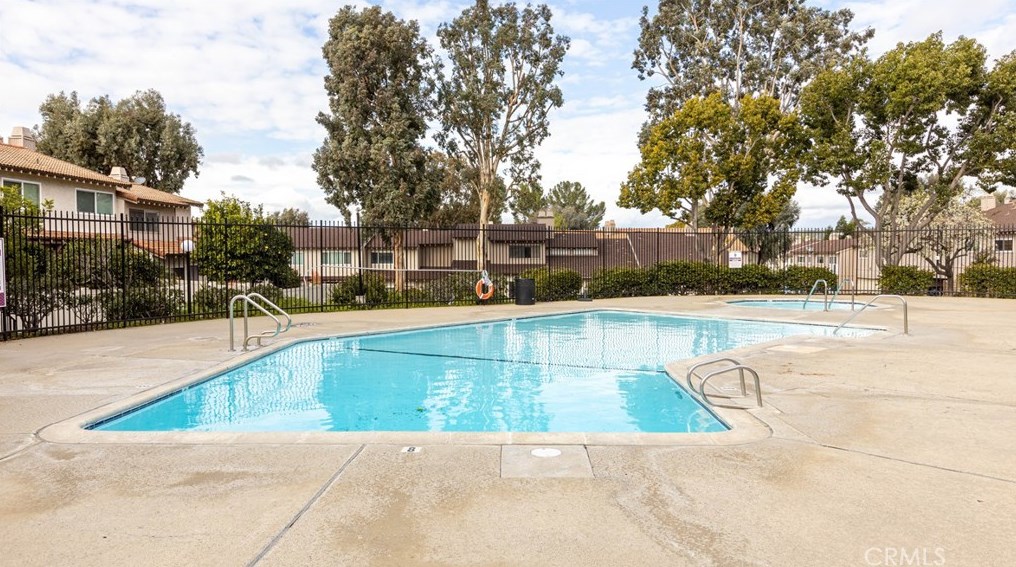 1209 Ramona Dr, Thousand Oaks CA  91320-3534 exterior