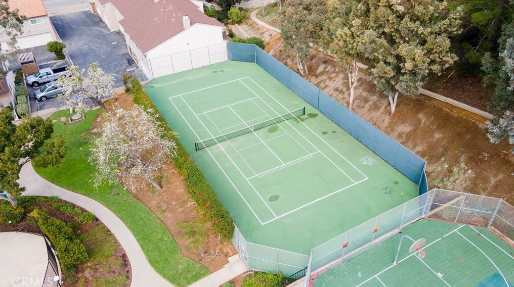 1209 Ramona Dr, Thousand Oaks CA  91320-3534 exterior