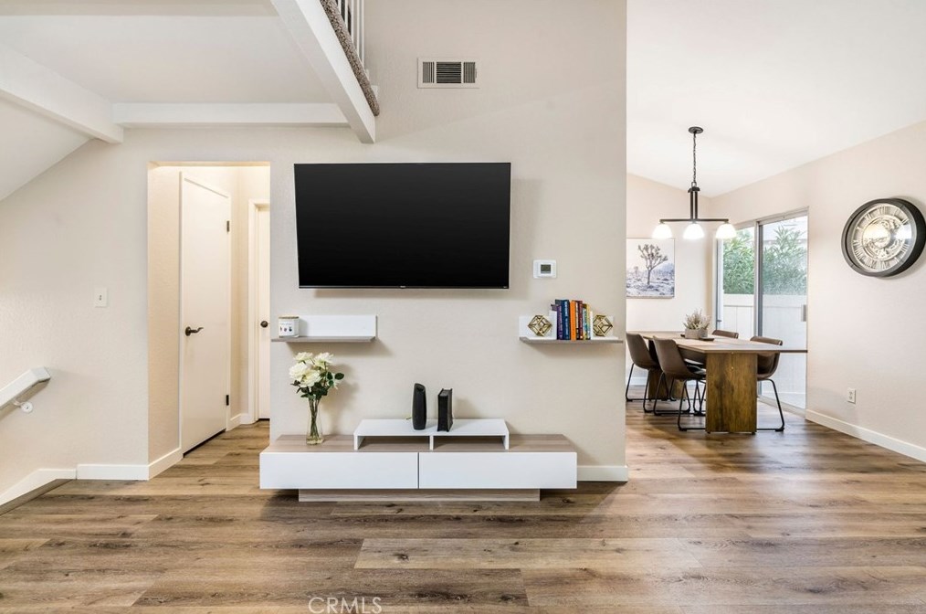 1209 Ramona Dr, Thousand Oaks CA  91320-3534 exterior