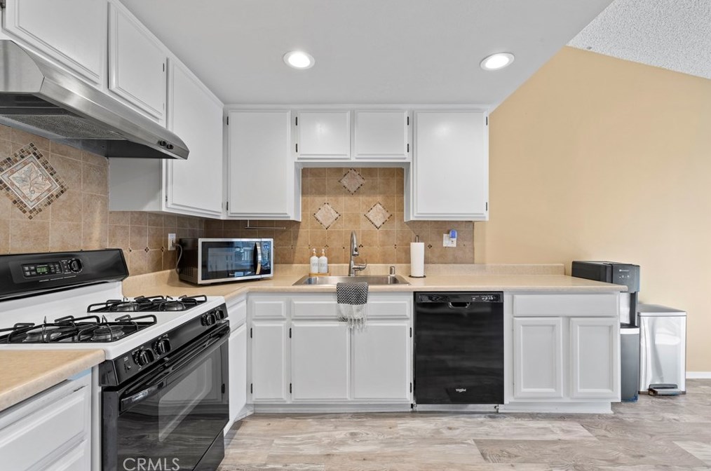 15704 Ada St, Santa Clarita CA  91387-1873 exterior