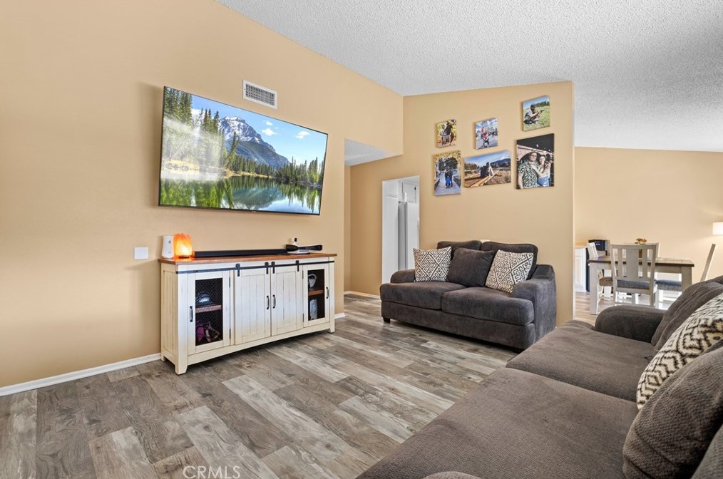 15704 Ada St, Santa Clarita CA  91387-1890 exterior