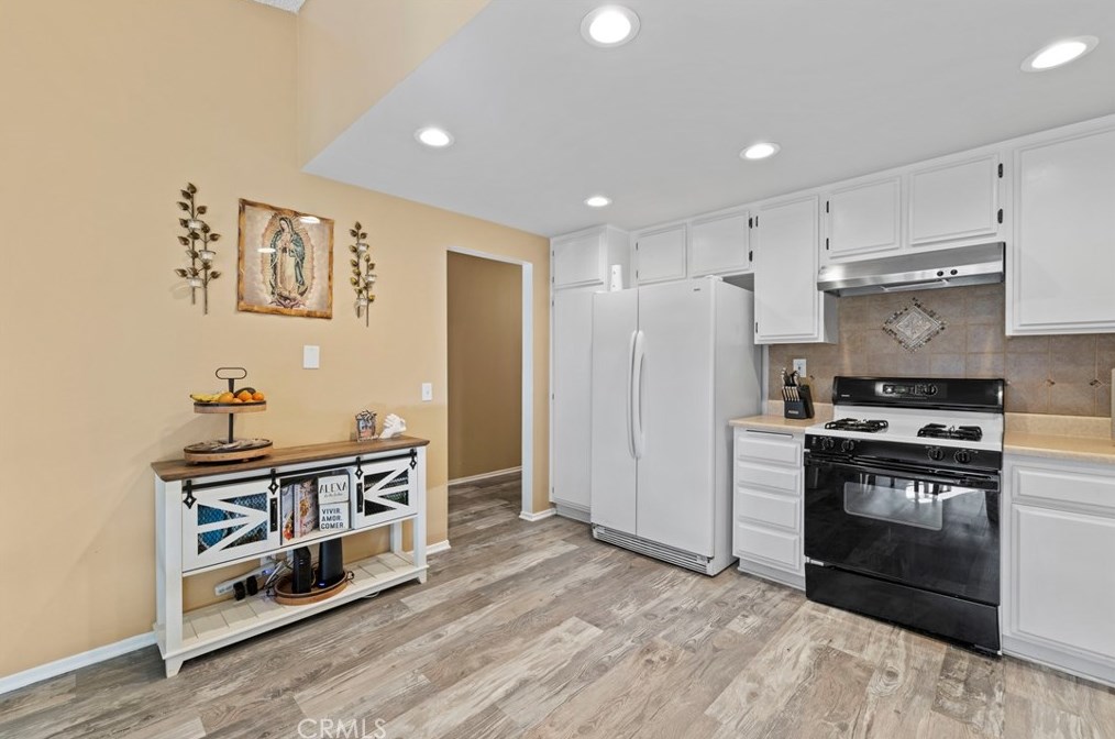 15704 Ada St, Santa Clarita CA  91387-1873 exterior