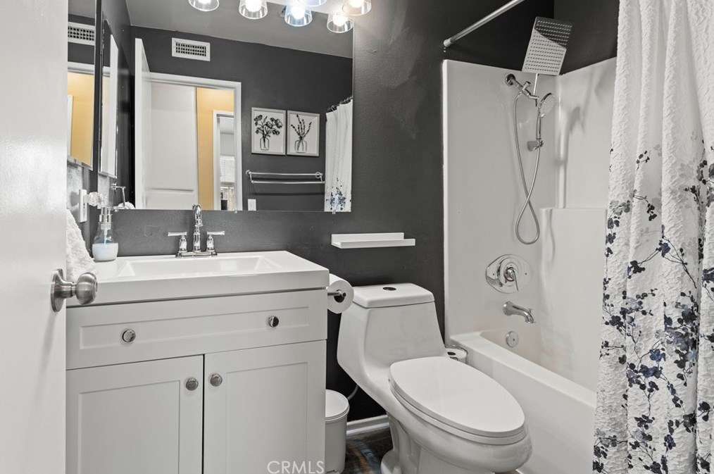 15704 Ada St, Santa Clarita CA  91387-1873 exterior