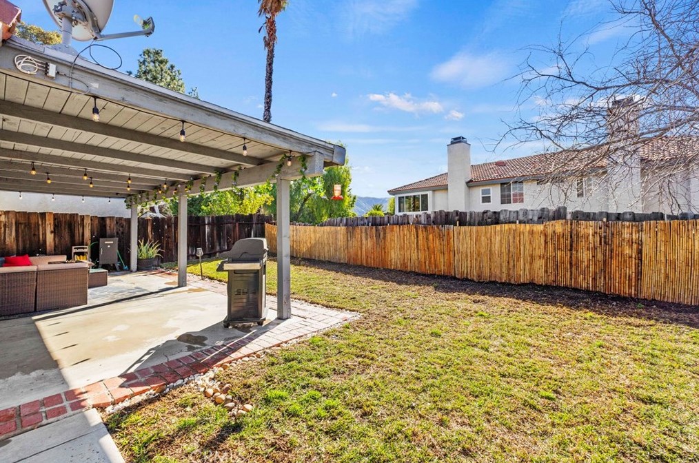 15704 Ada St, Santa Clarita CA  91387-1873 exterior