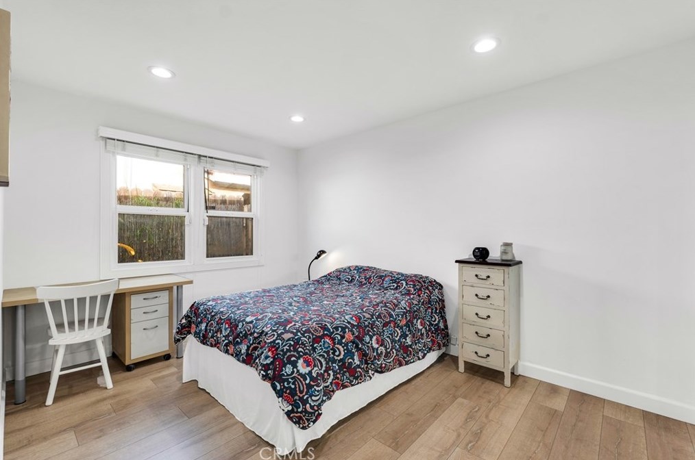 17869 Hemmingway St, Los Angeles CA  91335-2216 exterior