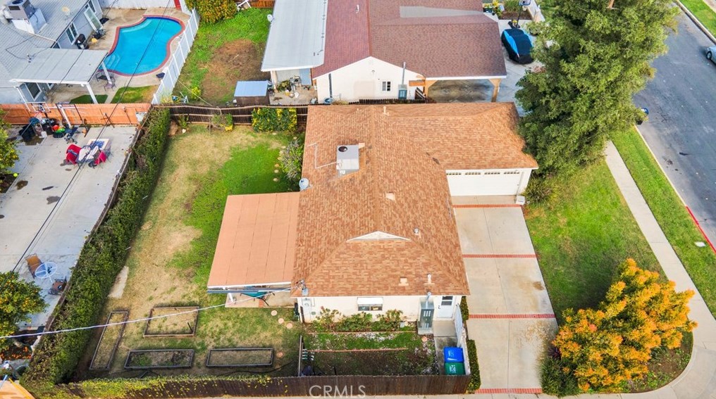 17869 Hemmingway St, Los Angeles CA  91335-2216 exterior