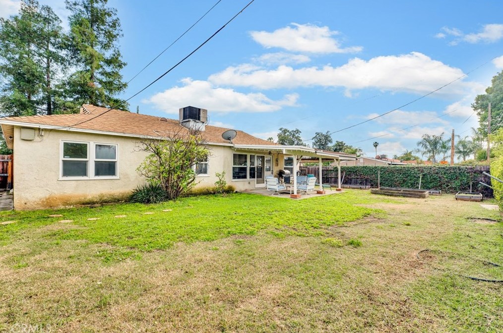 17869 Hemmingway St, Los Angeles CA  91335-2216 exterior