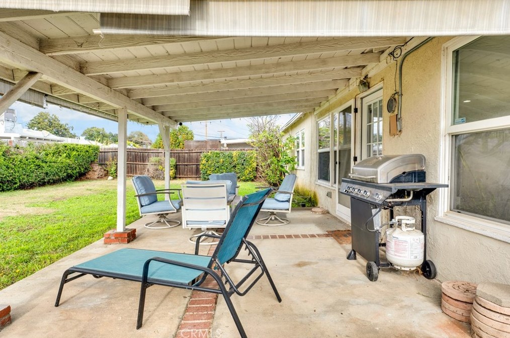 17869 Hemmingway St, Los Angeles CA  91335-2216 exterior