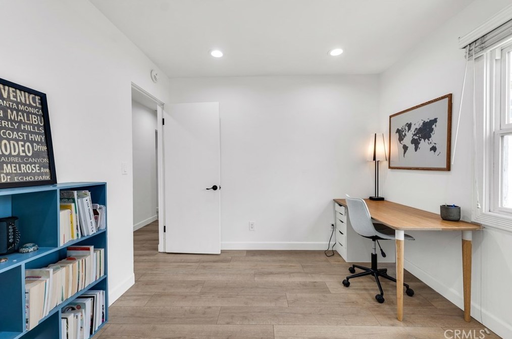 17869 Hemmingway St, Los Angeles CA  91335-2216 exterior