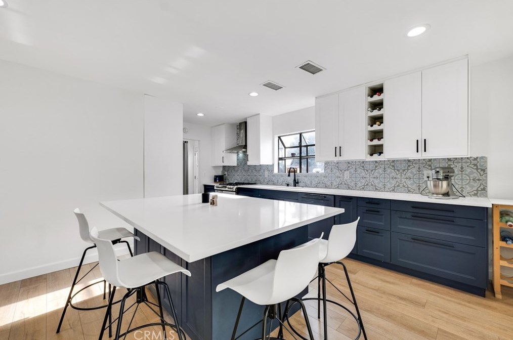 17869 Hemmingway St, Los Angeles CA  91335-2216 exterior