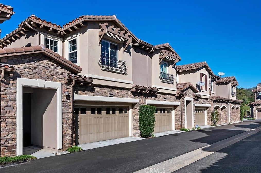 11611 Verona Dr, Chatsworth, CA 91311-2861