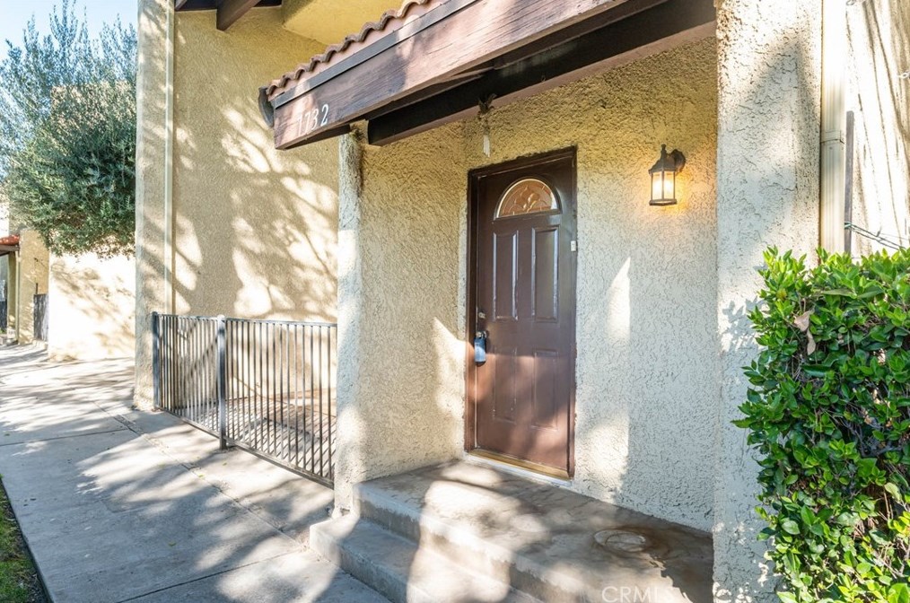 7732 Via Napoli, Burbank, CA 91504-1706