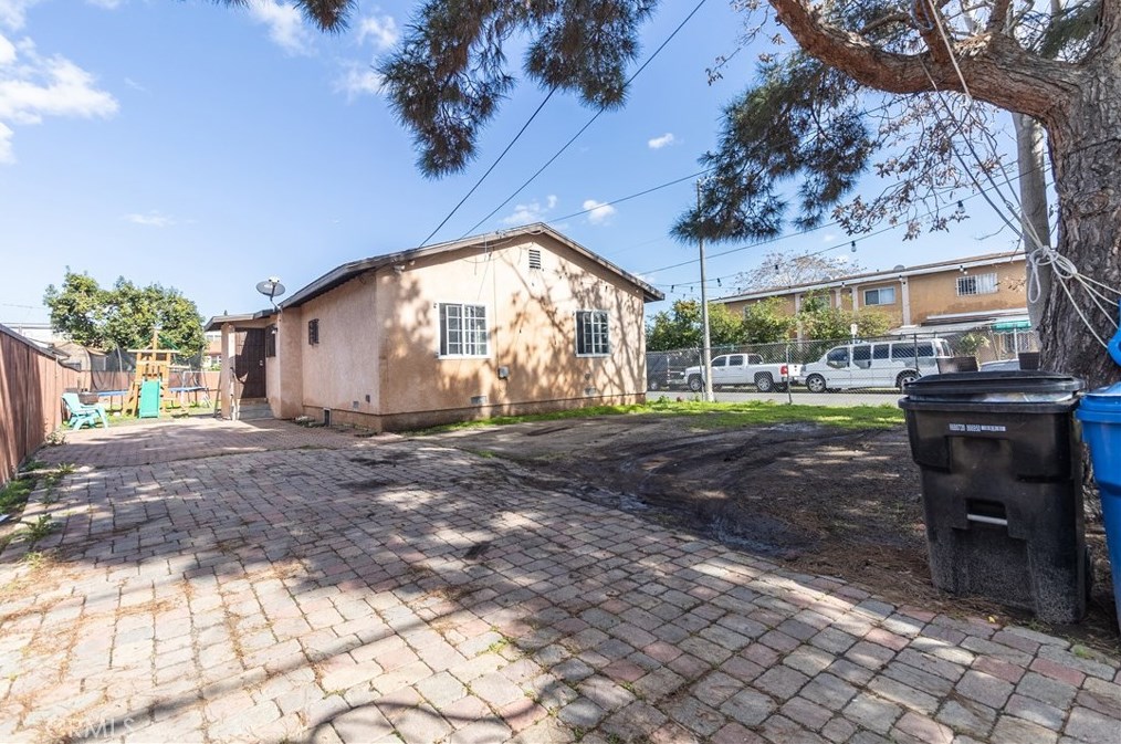 10419 Lou Dillon Ave, Los Angeles CA  90002-3751 exterior