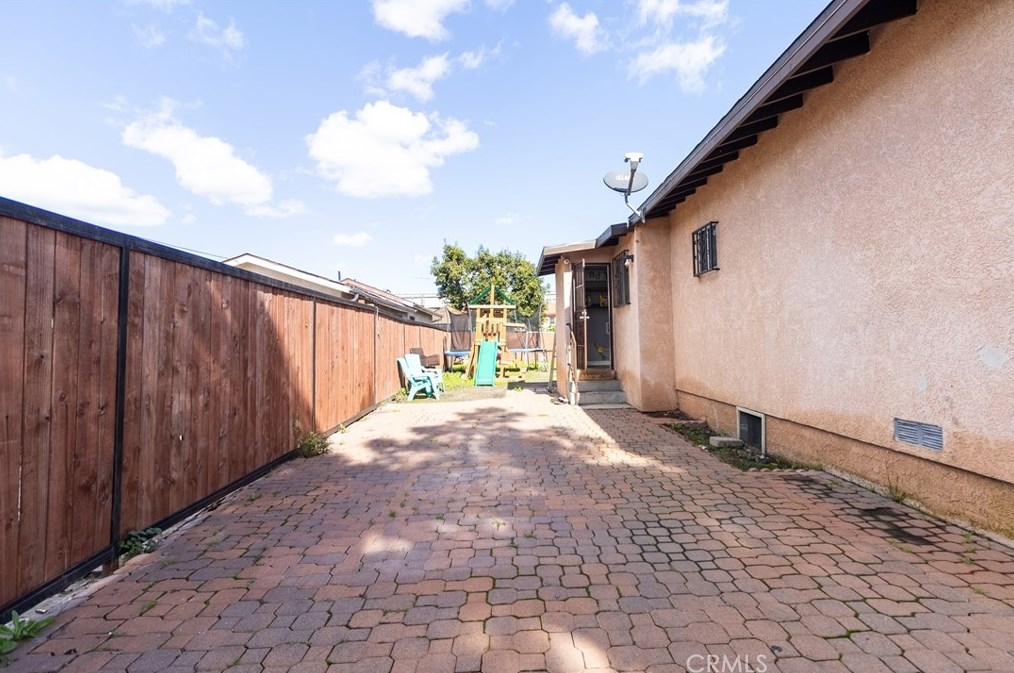 10419 Lou Dillon Ave, Los Angeles CA  90002-3751 exterior
