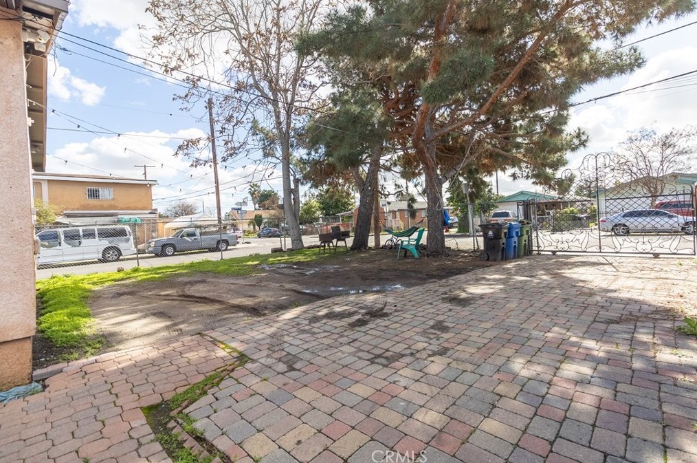 10419 Lou Dillon Ave, Los Angeles CA  90002-3751 exterior