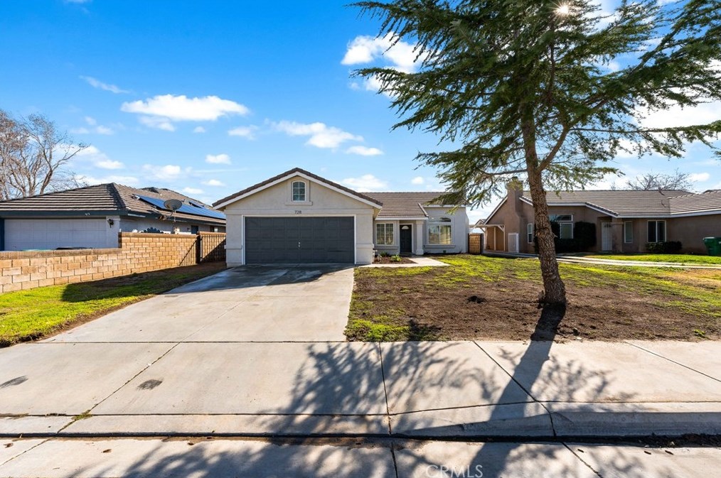 728 Avenue, Lancaster CA 93534-7428 exterior