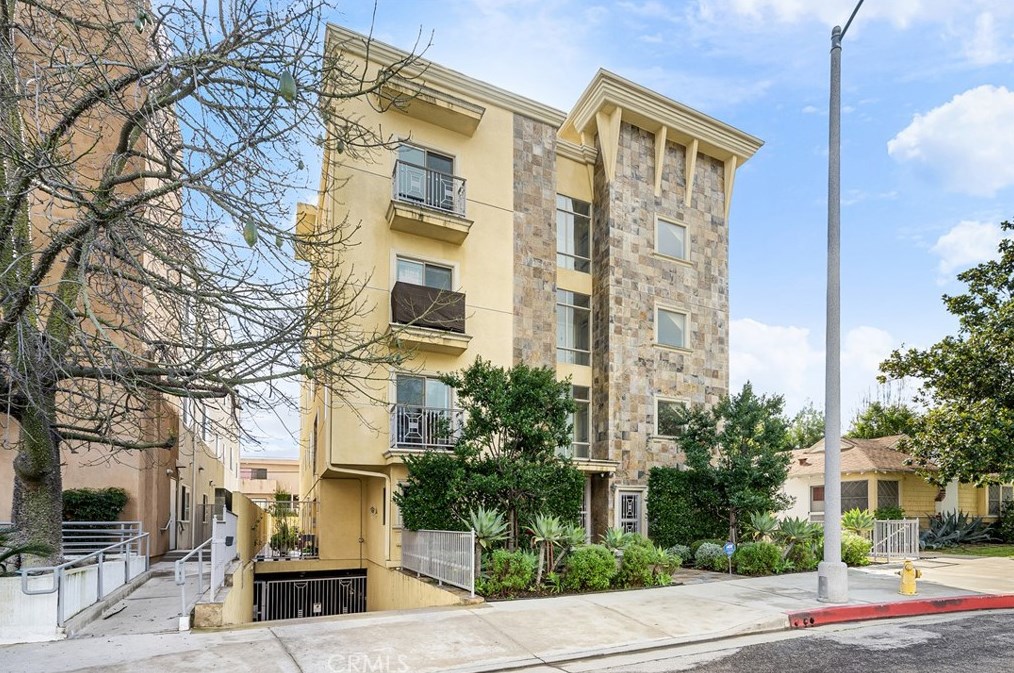 10762 Camarillo St #3, North Hollywood, CA 91602
