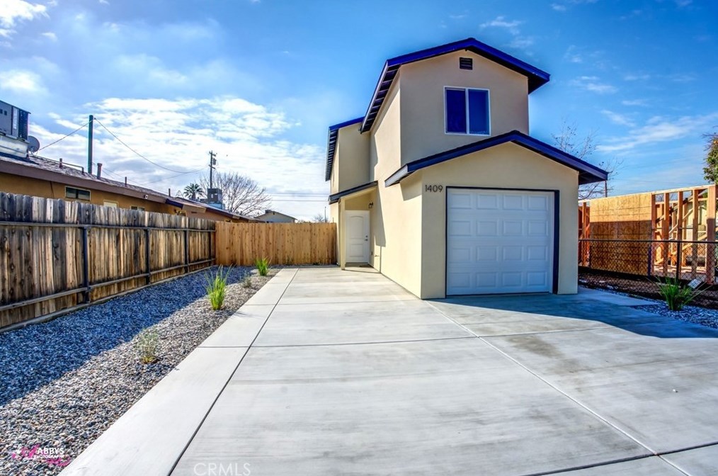 1409 Monterey St, Bakersfield, CA 93305-4727