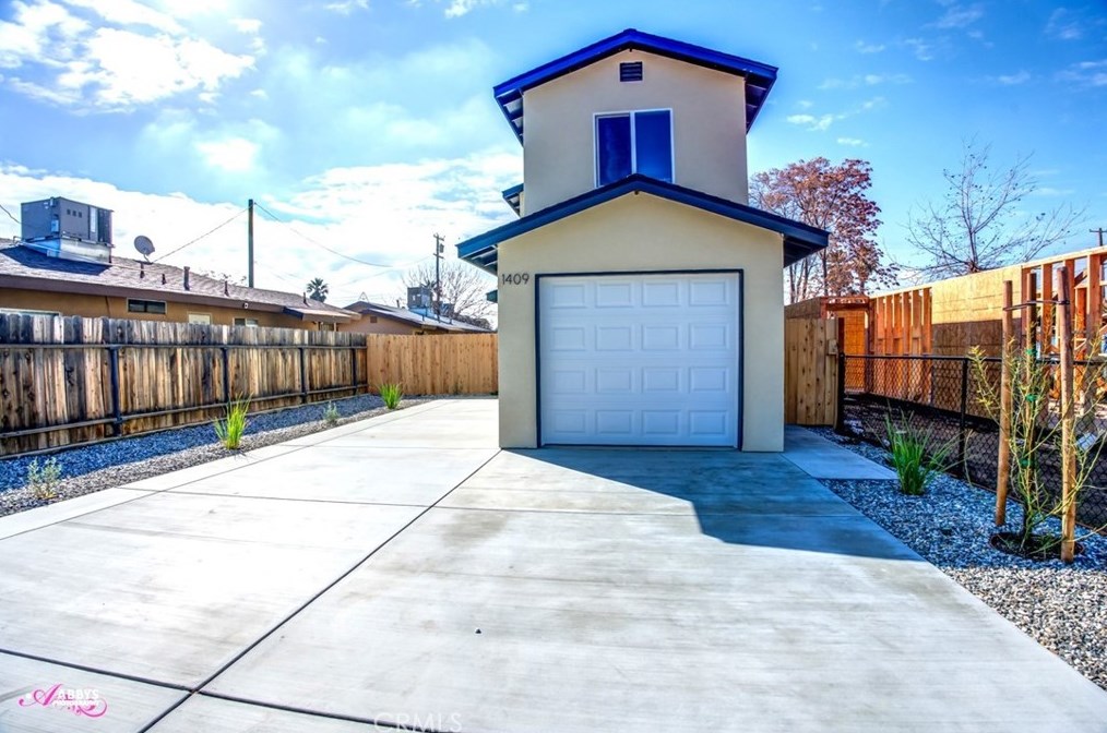 1409 Monterey St, Bakersfield CA  93306-5546 exterior