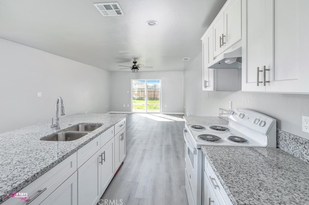 1409 Monterey St, Bakersfield CA  93306-5546 exterior