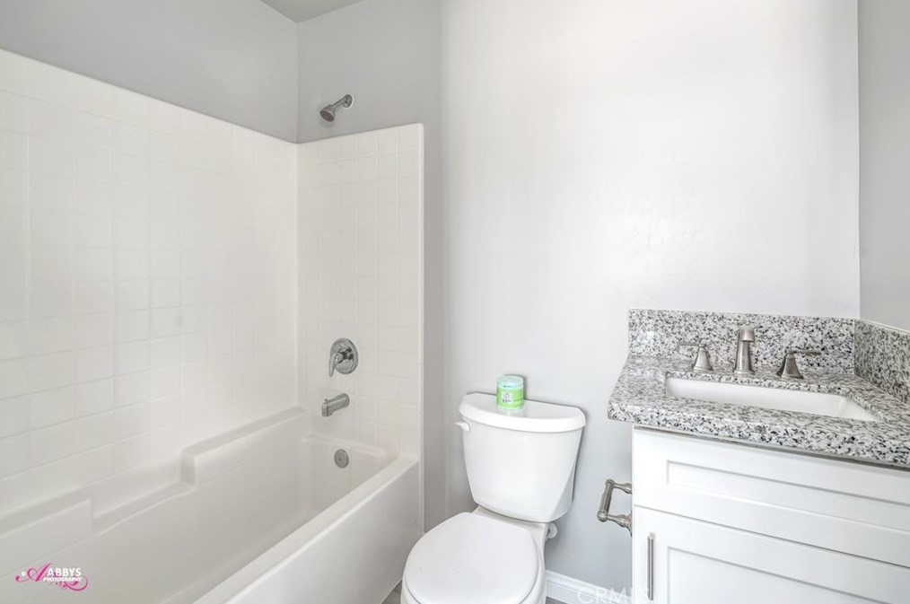 1409 Monterey St, Bakersfield CA  93306-5546 exterior