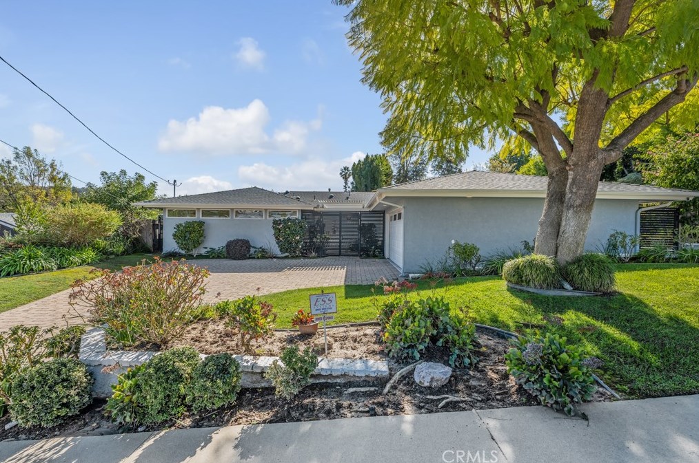 22432 De Grasse Dr, Calabasas, CA 91302