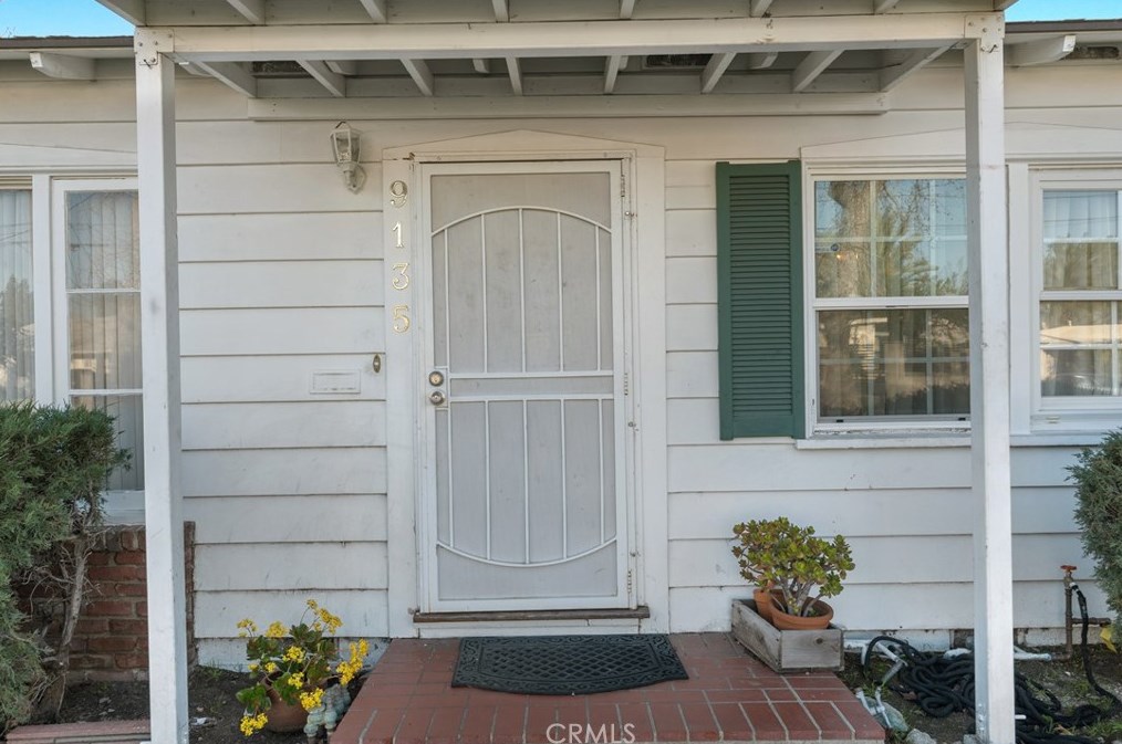 9135 Hazeltine Ave, Van Nuys, CA 91402