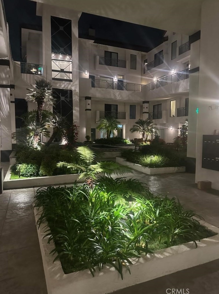 111 Oak Knoll Ave, Pasadena CA  91101-2680 exterior