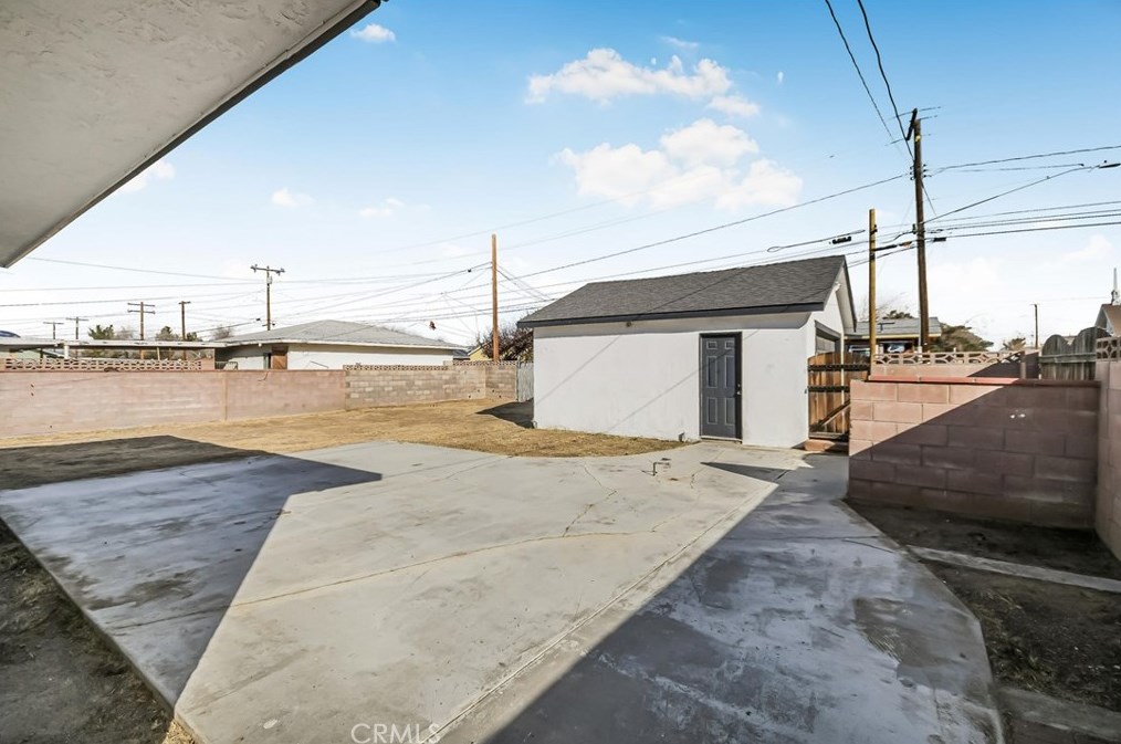 44502 Date Ave, Lancaster CA 93534-3515 exterior