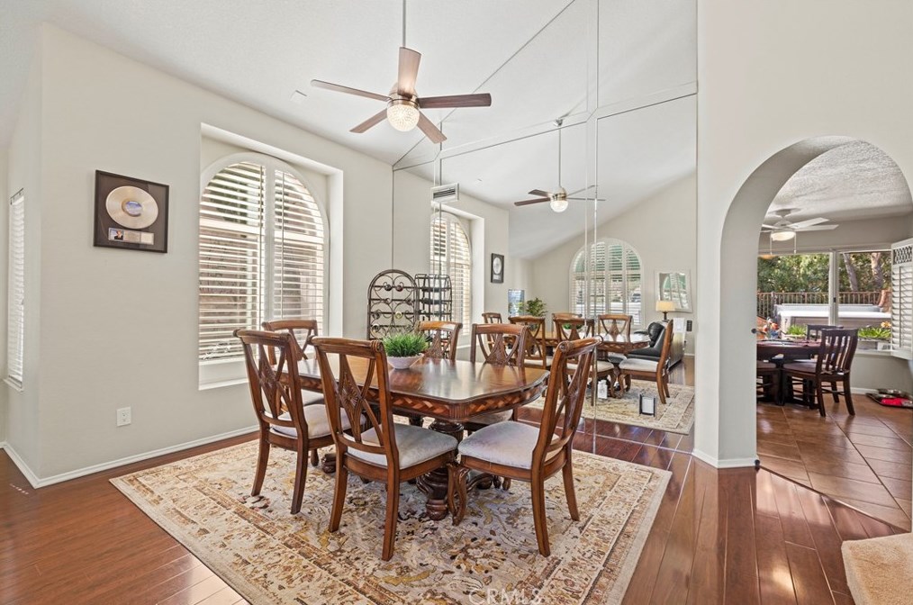 28877 Shadow Valley Ln, Santa Clarita CA  91390-1265 exterior