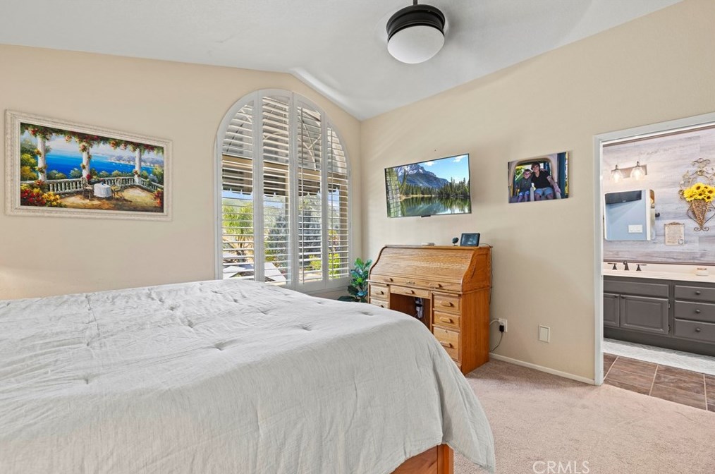 28877 Shadow Valley Ln, Santa Clarita CA  91390-1265 exterior